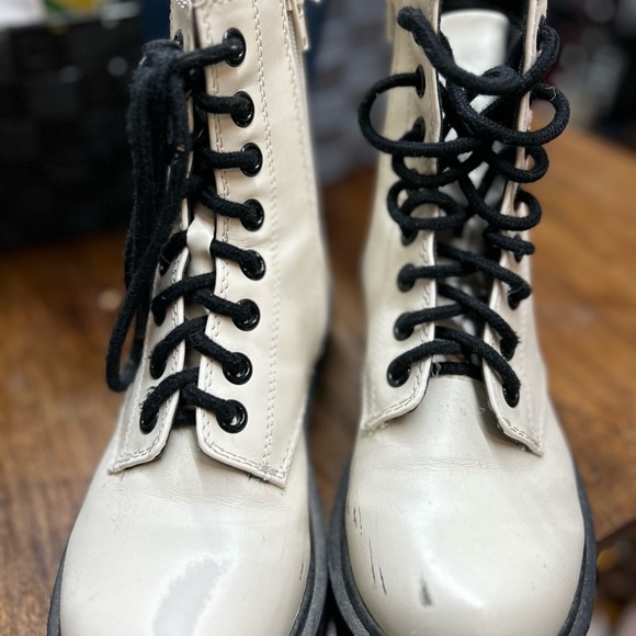 Doc marten inspired boot - Picture 2 of 4